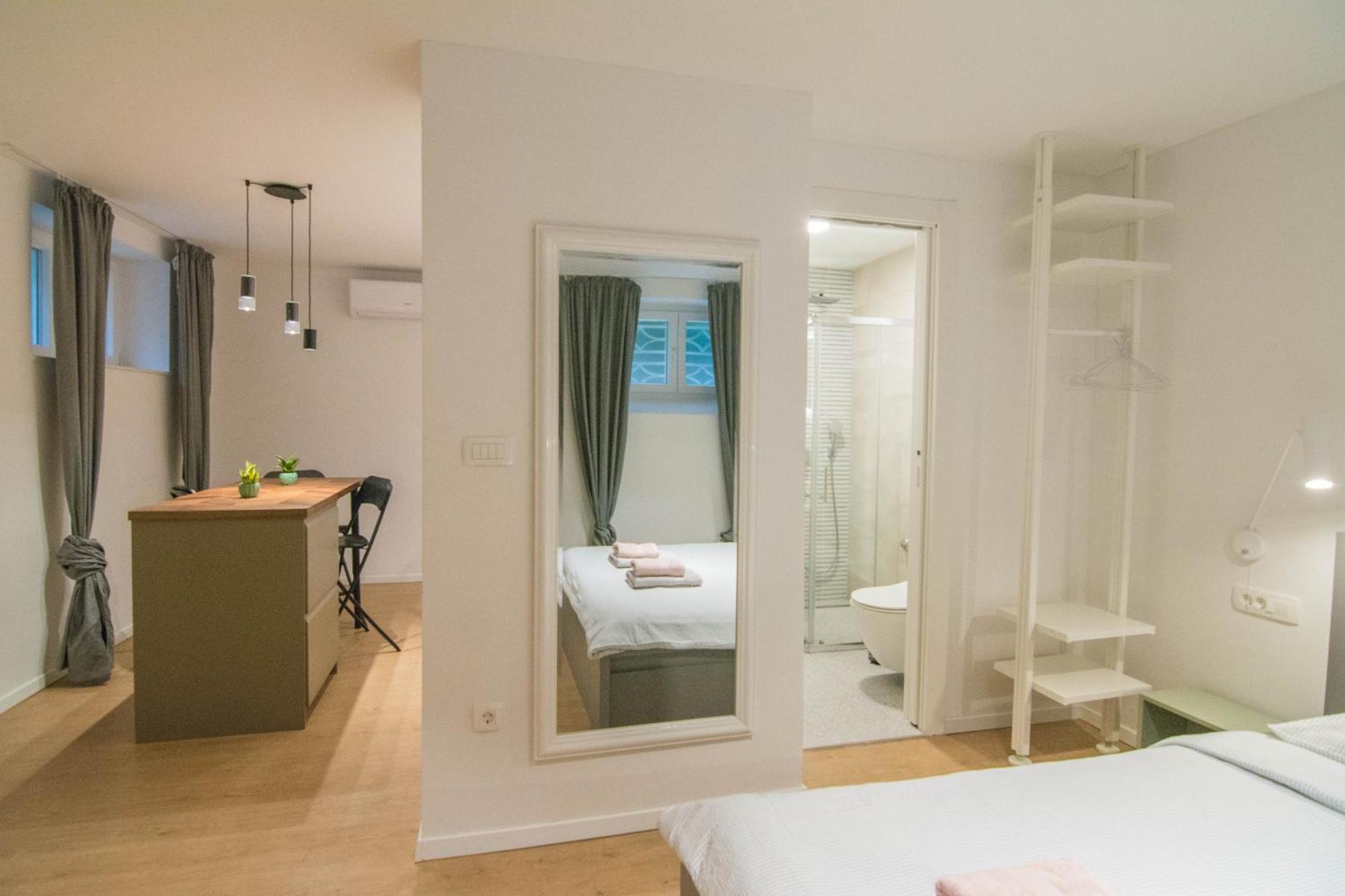 Romiru Rooms And Studio Apartment Split Eksteriør bilde