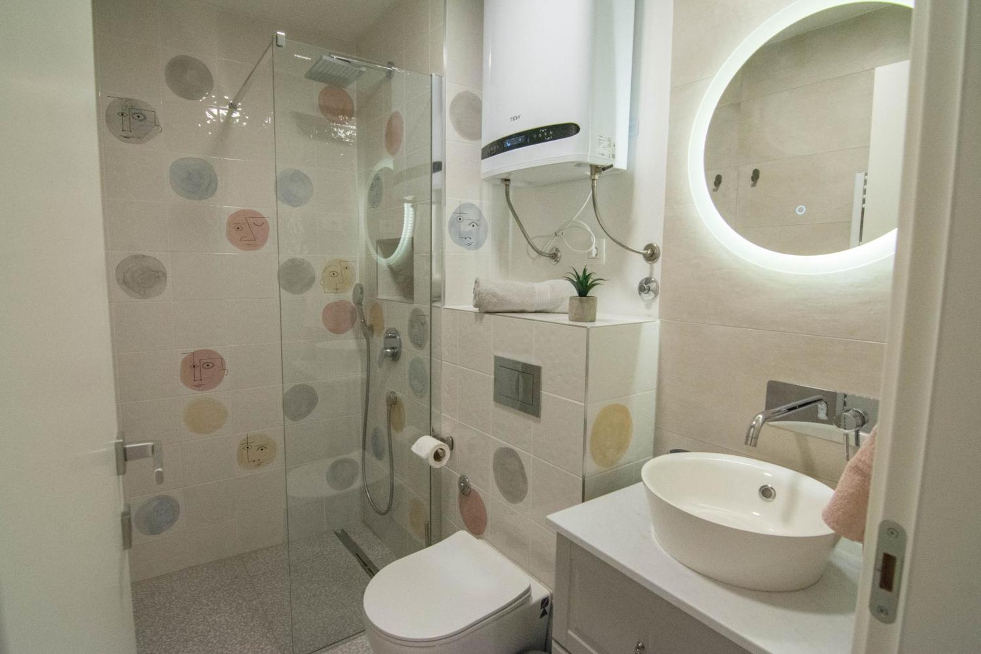 Romiru Rooms And Studio Apartment Split Eksteriør bilde
