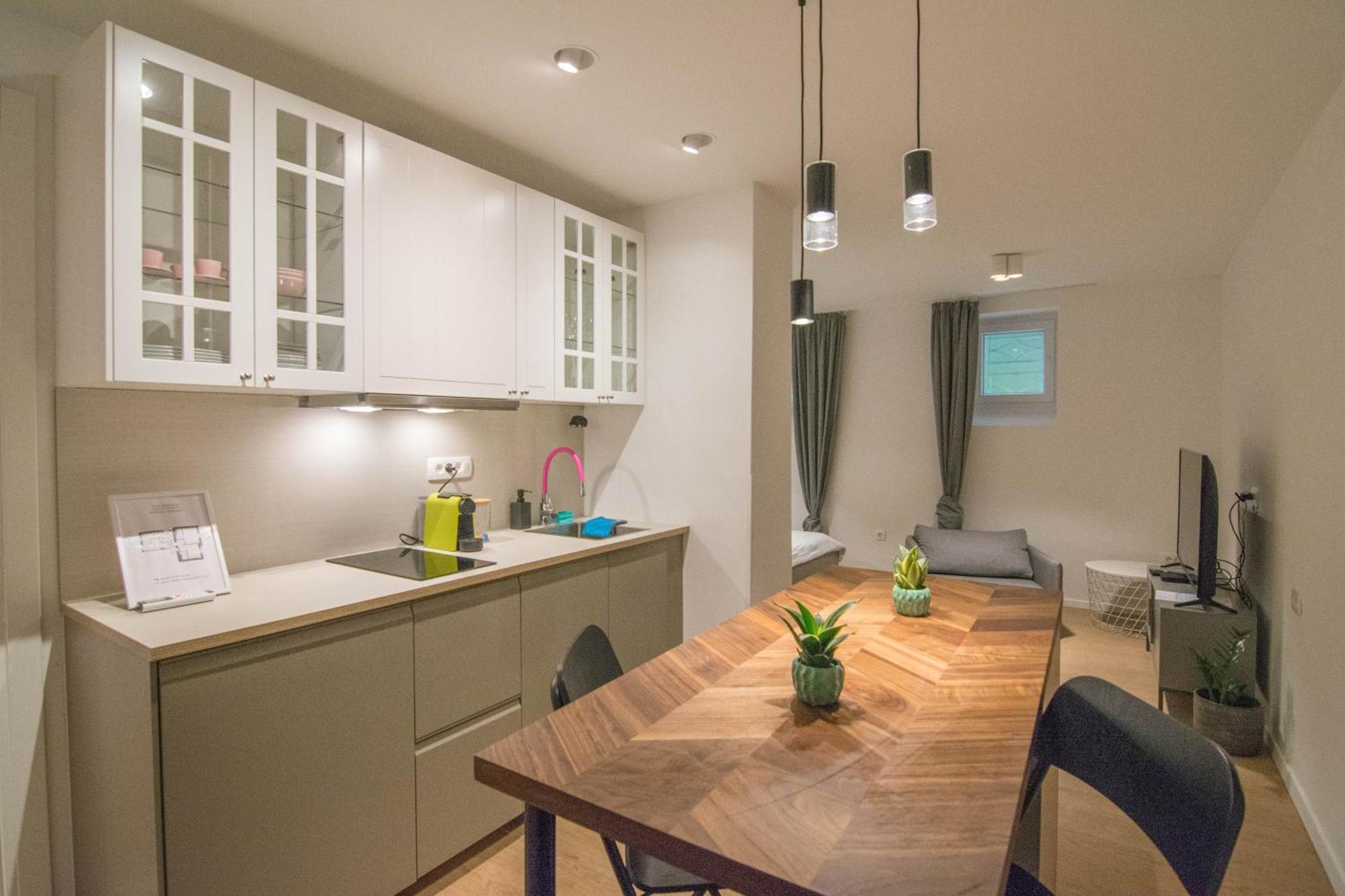 Romiru Rooms And Studio Apartment Split Eksteriør bilde
