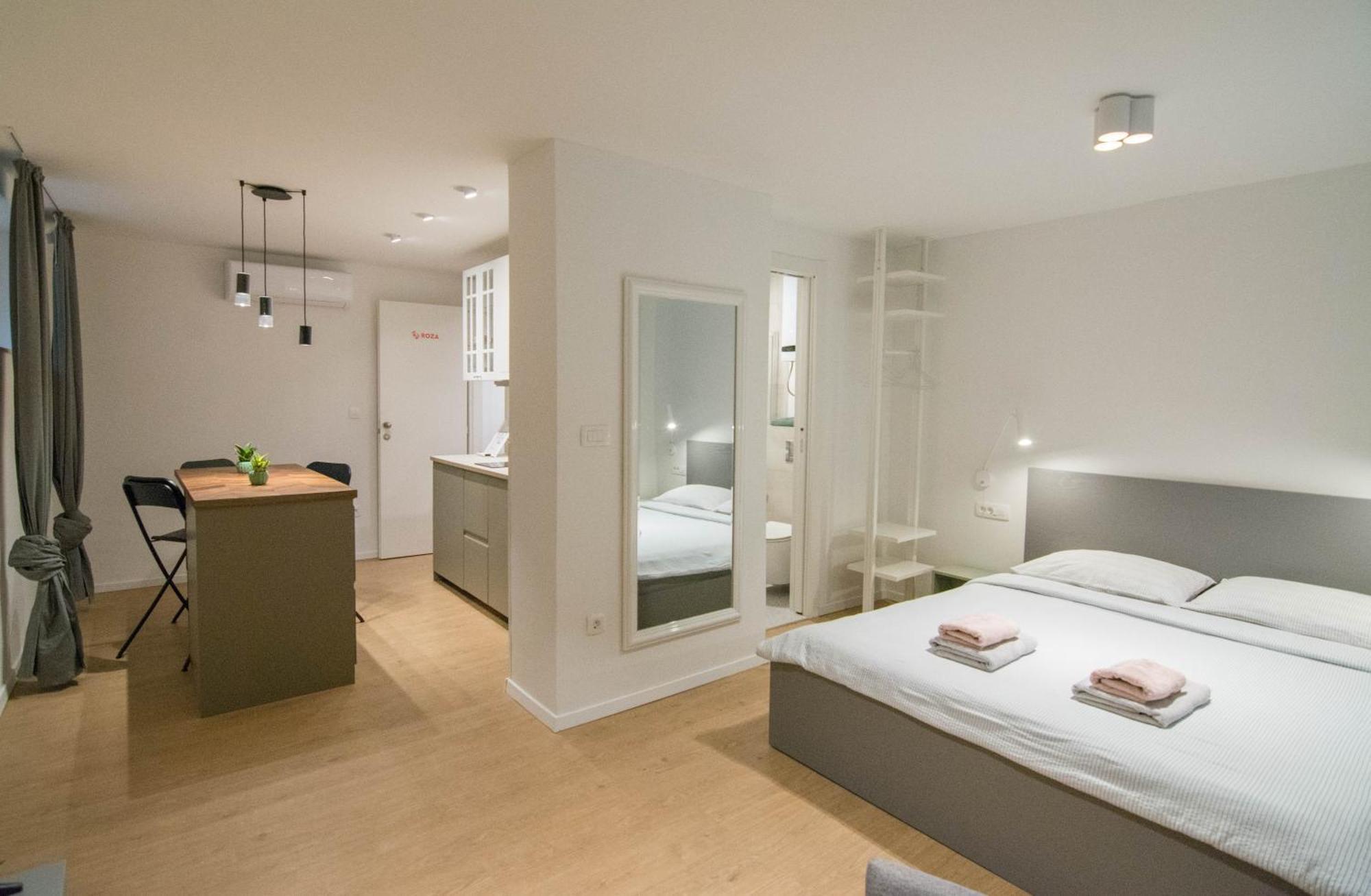 Romiru Rooms And Studio Apartment Split Eksteriør bilde