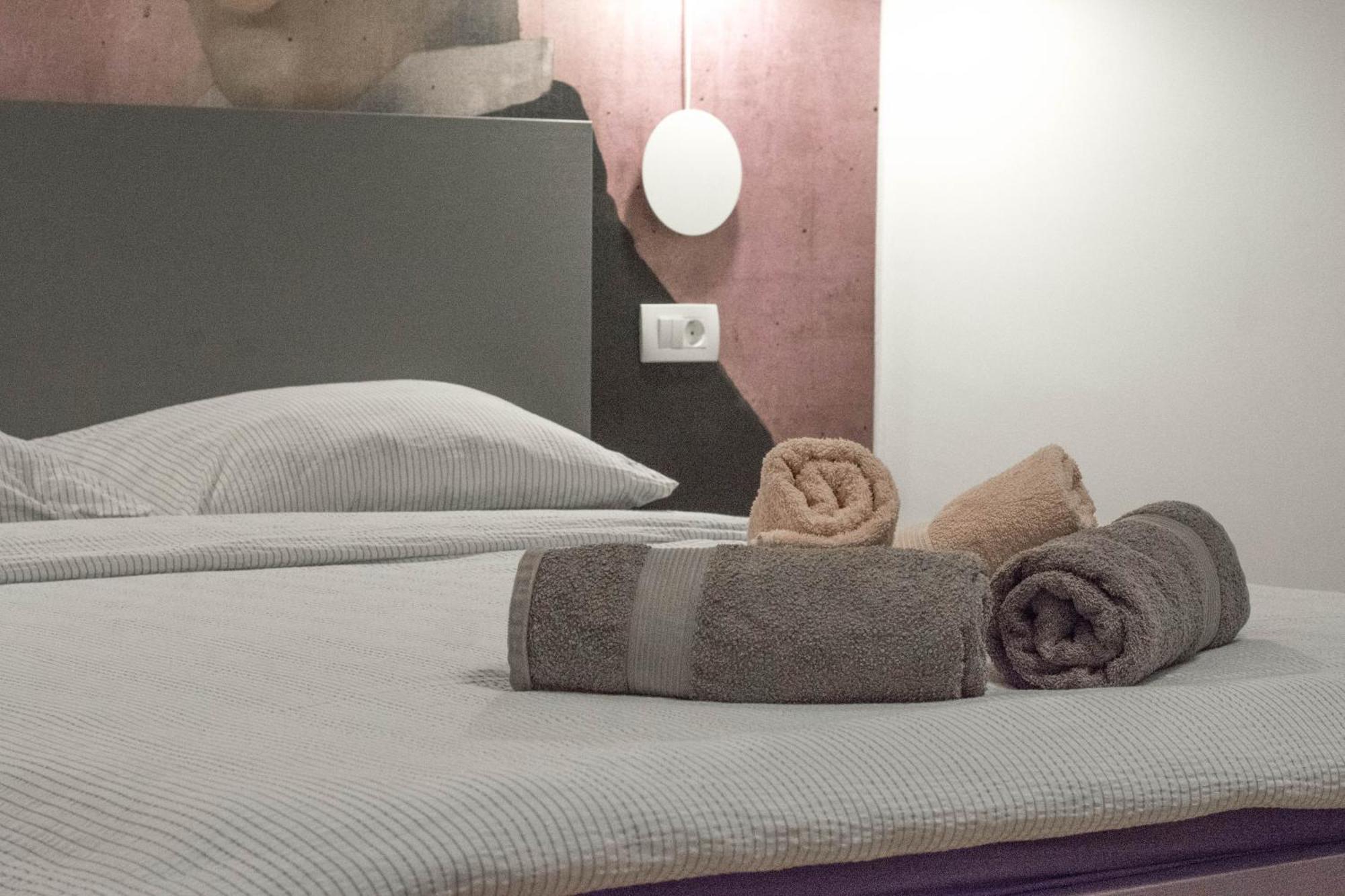 Romiru Rooms And Studio Apartment Split Eksteriør bilde