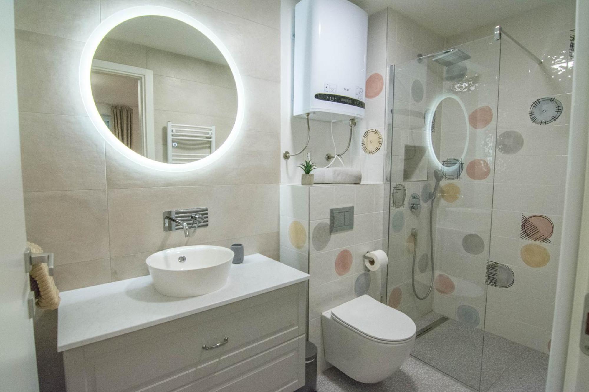 Romiru Rooms And Studio Apartment Split Eksteriør bilde