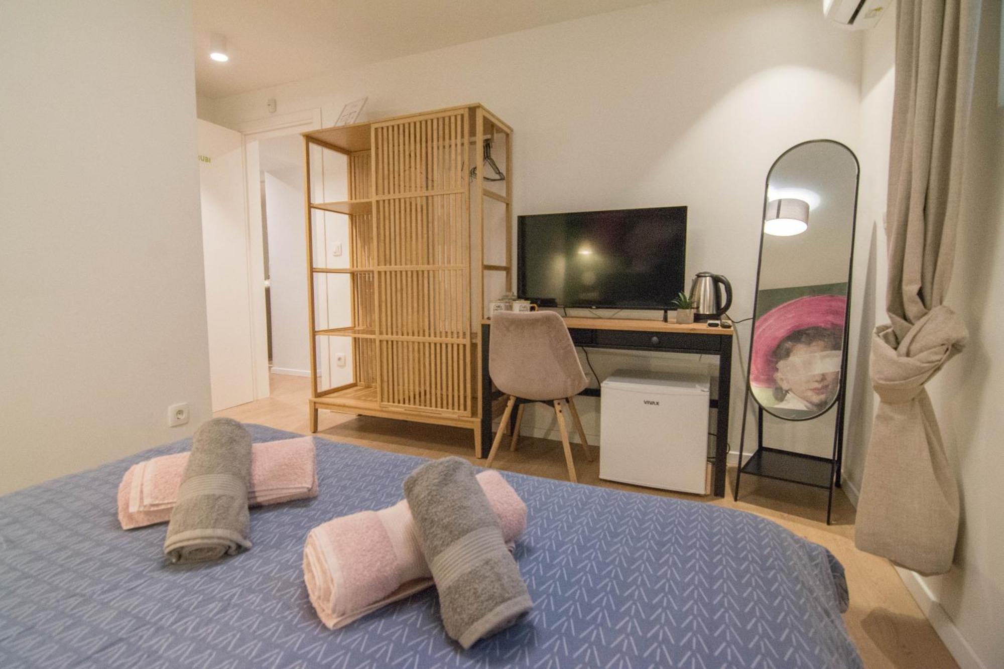 Romiru Rooms And Studio Apartment Split Eksteriør bilde